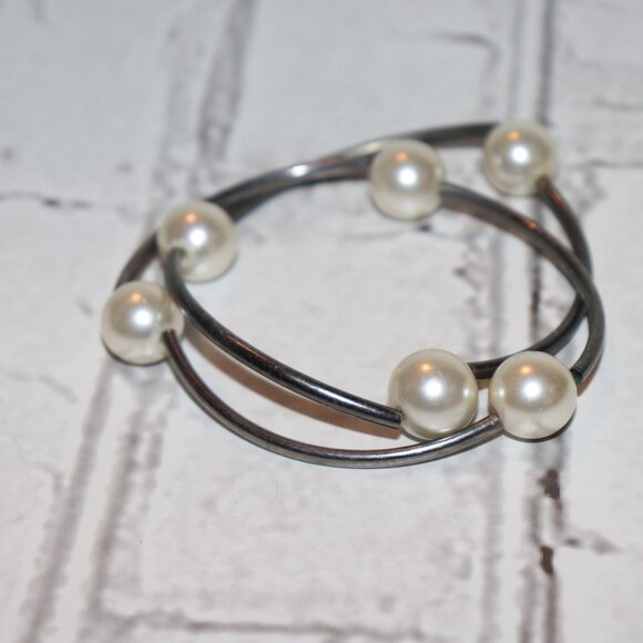 🤍 Silver Bracelet Set with Faux Pearls · 8" · Elastic Fit · Vintage Charm ✨ - Picture 2 of 4